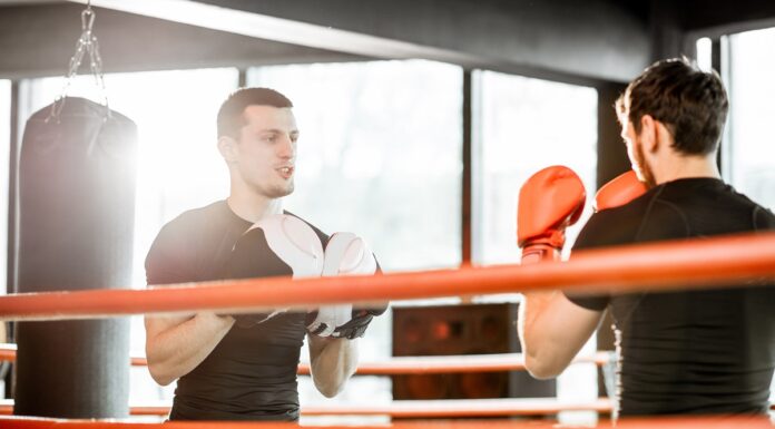 Jak dobierać rękawice bokserskie dla początkujących